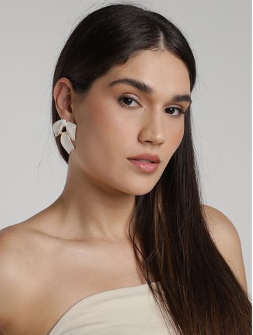 Brinco Folhas Orgânica OFF WHITE/DOURADO