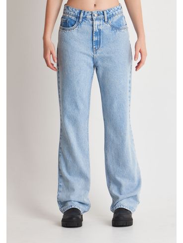 Calça jeans reta com taxas