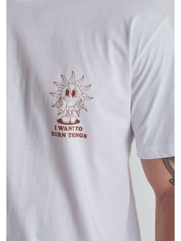 Camiseta em algodão estampa burn things