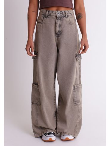 Calça jeans cintura média cargo