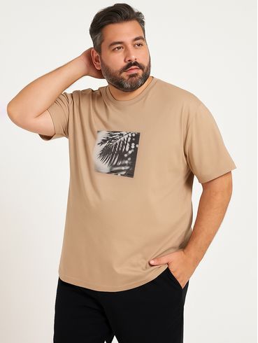 Camiseta Manga Curta Estampada Plus Size Masculina BEGE