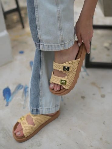 Chinelo Tramado Com Fivelas Vizzano Feminino NATURAL