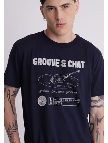 Camiseta em algodão estampa groove e chat