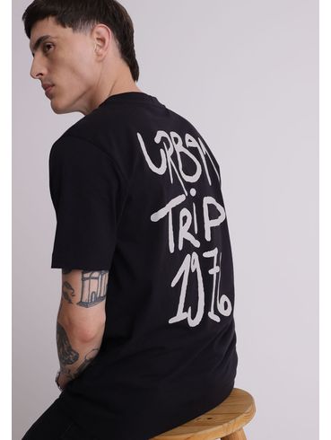 Camiseta em algodão estampa urban trip 1976