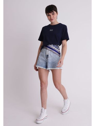 Short jeans marmorizado barra desfiada