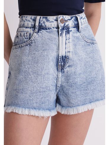 Short jeans marmorizado barra desfiada