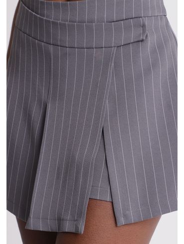 Short saia risca de giz