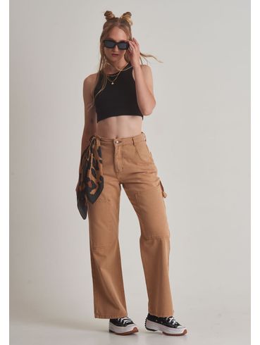 Calça sarja wide leg bolso carpinteiro