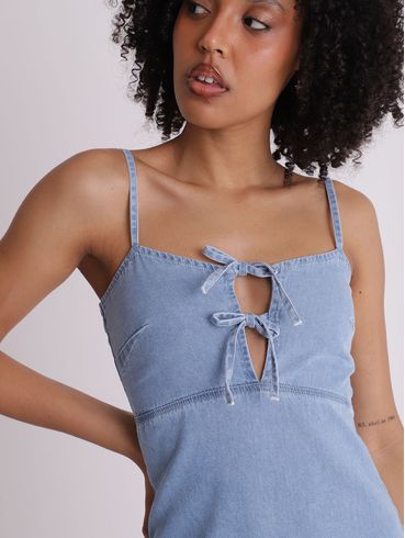 Vestido jeans curto com lacinhos