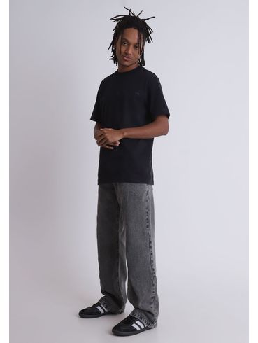 Calça jeans baggy com bolso faca