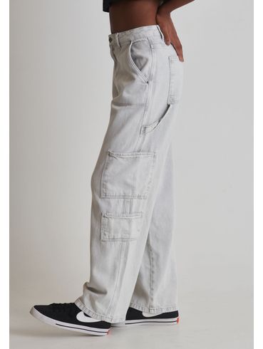 Calça jeans wide leg bolso carpinteiro