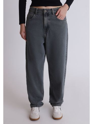 Calça jeans balloon com lavanderia rosada