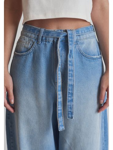 Calça Jeans Balloon Cintura Média com Cinto