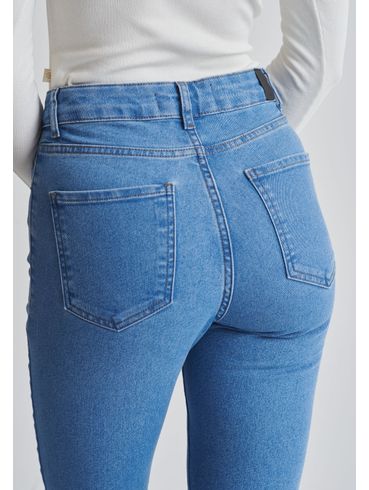 Calça jeans cigarrete cintura alta