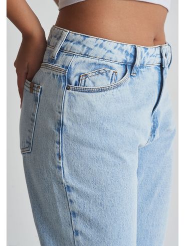 Calça jeans mom marmorizada