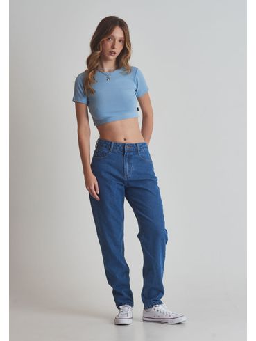 Calça jeans mom cintura média