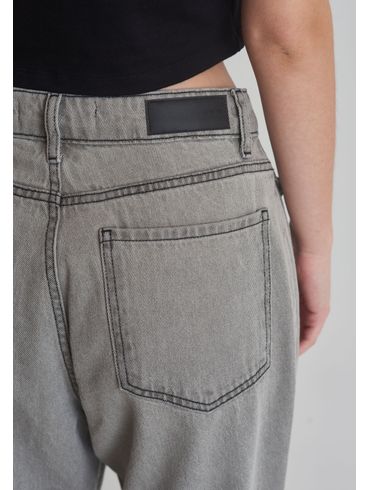 Calça jeans reta cintura alta bolsos cargo